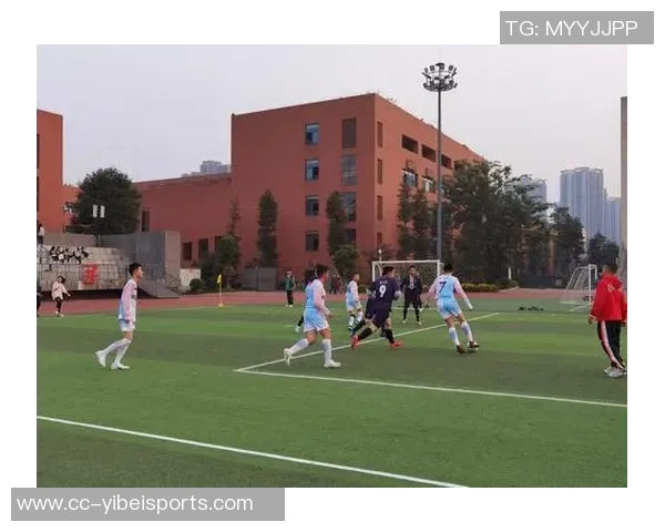 直播吧公益携手杨晨等12名老甲A球星走进成都校园助力青少年足球梦想