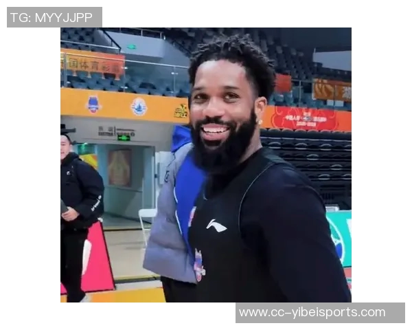 鲍威尔表现出色三分精准罚球稳定助力球队争胜