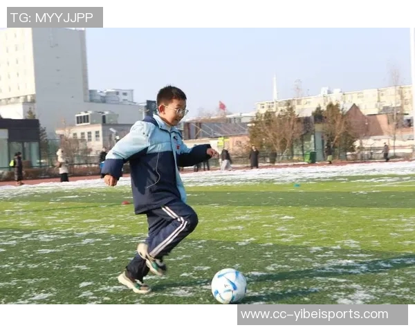 公益之路携手同行千里支云蓝点燃大山少年心中的足球梦想